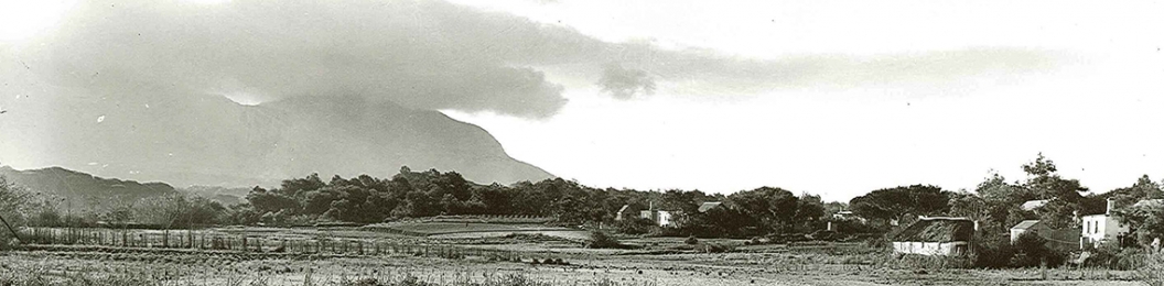 View of Devil's Peak across the "flats" from Lansdowne Road